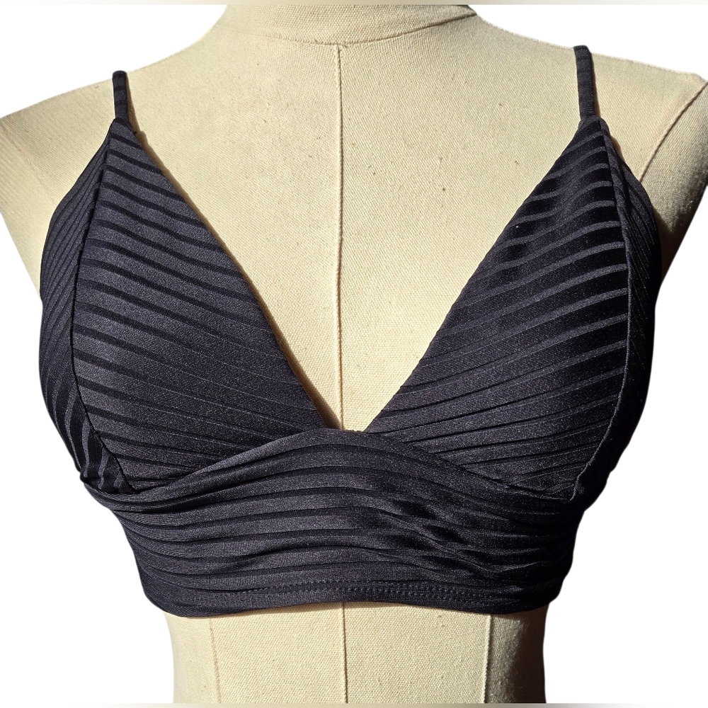 🌞No Boundaries Black Bikini Top NWT